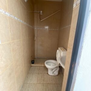 Alquila Local comercial con vidriera en zona de alto tránsito - Image 4