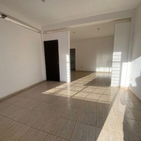 Local comercial con vidriera en zona de alto tránsito – ideal para negocio / showroom