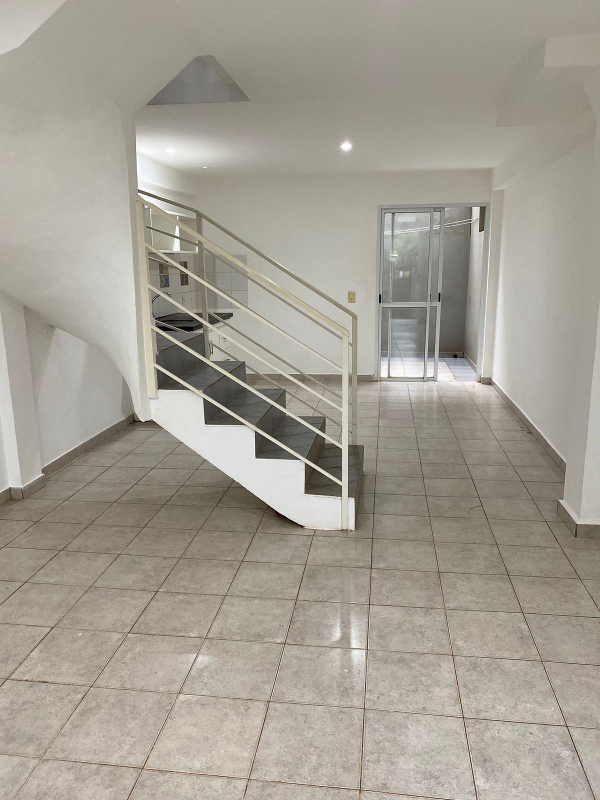Alquila Casa tipo Duplex 2 dormitorios Z/Zapiola y Centenario