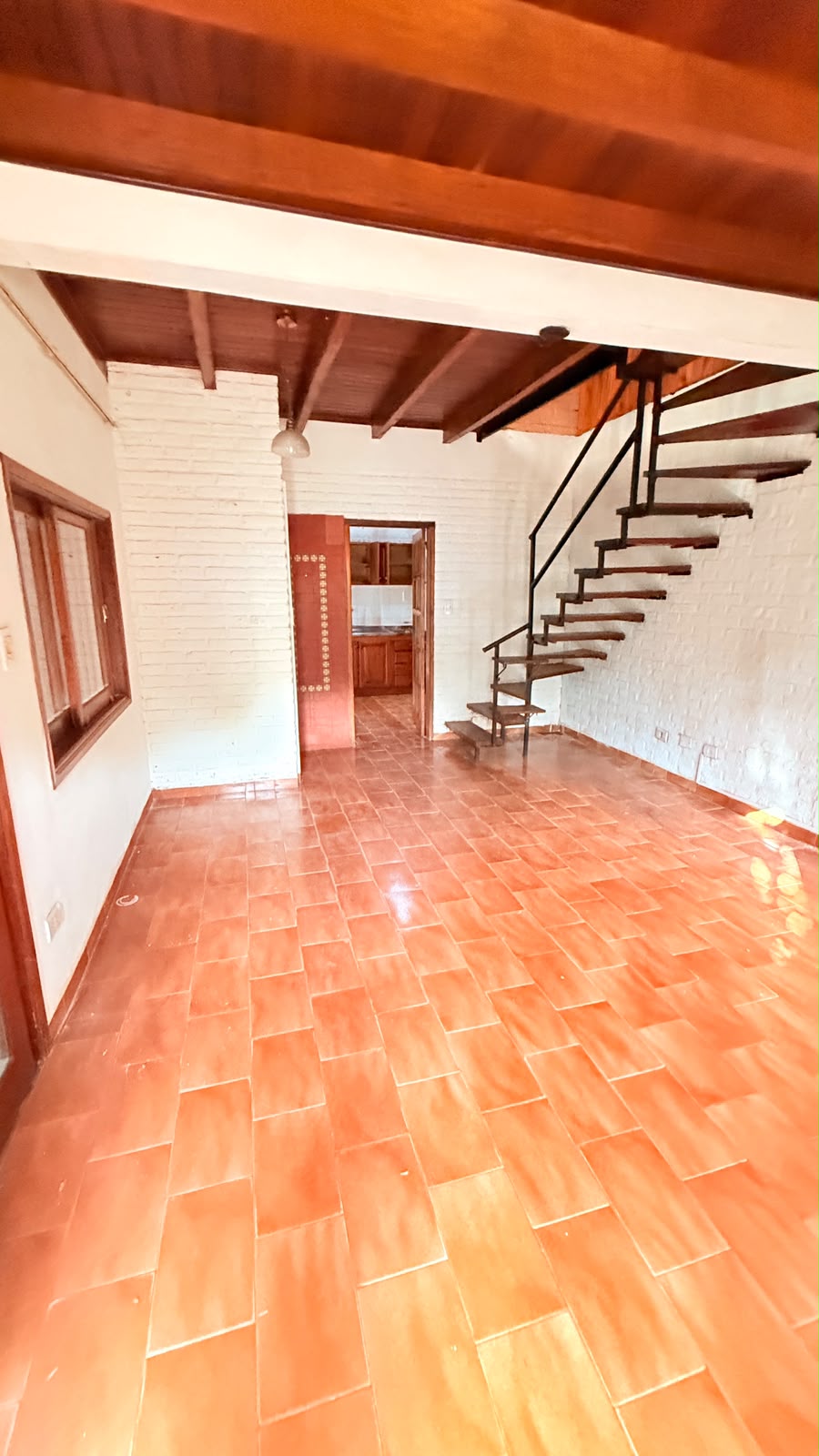 Alquila Casa de 2 Dormitorios z/ Av. Blas Parera y Av. San Martin - Image 2