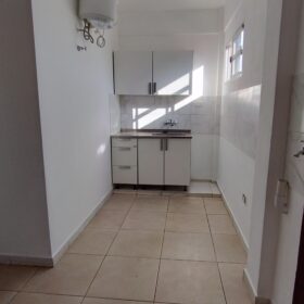 Alquila departamento de 1 dormitorio  sobre Av. Roque Perez