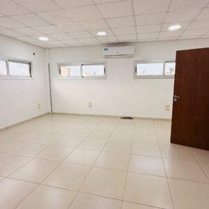 Alquila Oficina en Piso sobre Av. Sta. Catalina Zona Poder Judicial