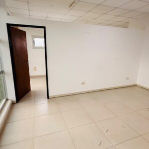 Alquila Oficina en Piso sobre Av. Sta. Catalina Zona Poder Judicial - Image 7