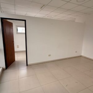 Alquila Oficina en Piso sobre Av. Sta. Catalina Zona Poder Judicial - Image 10