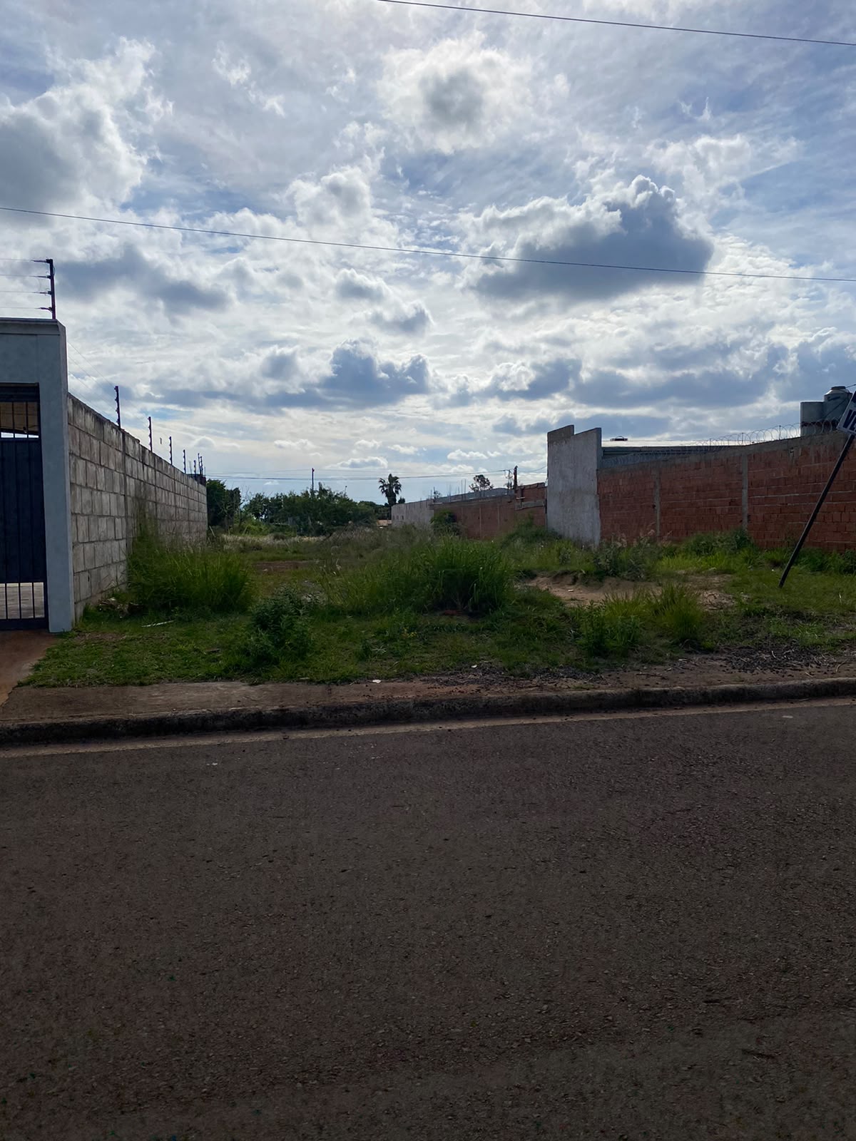 Alternative view of Terreno en Venta Z/ Av. Ituzaingo y Av. 115