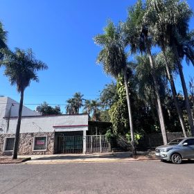 Casa en Venta sobre Calle Magri Z/ Avdas Sta. Catalina entre Alem y Urquiza