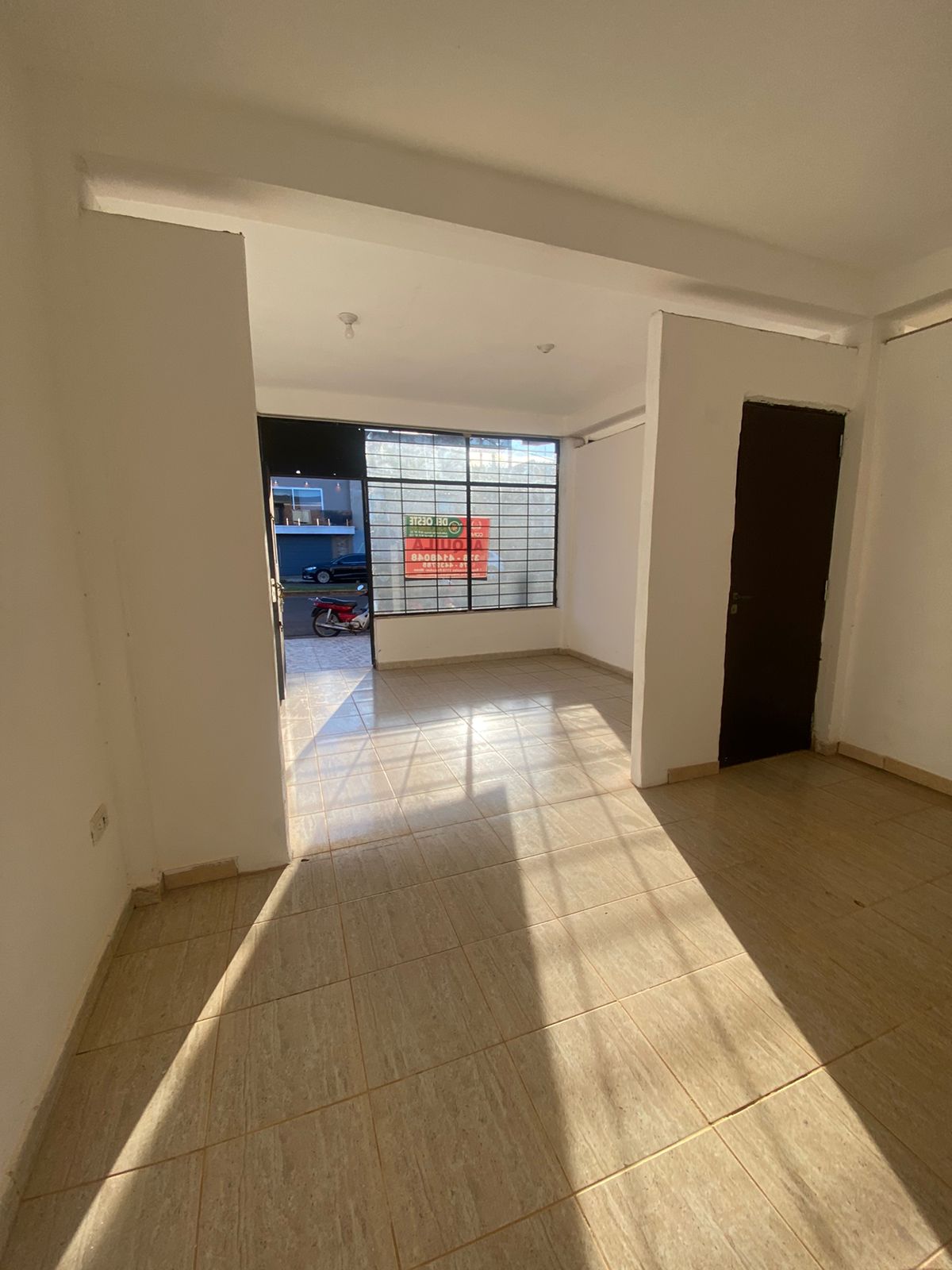 Alquila Local comercial con vidriera en zona de alto tránsito - Image 3