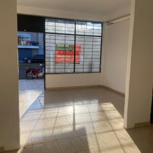 Alternative view of Alquila Local comercial con vidriera en zona de alto tránsito